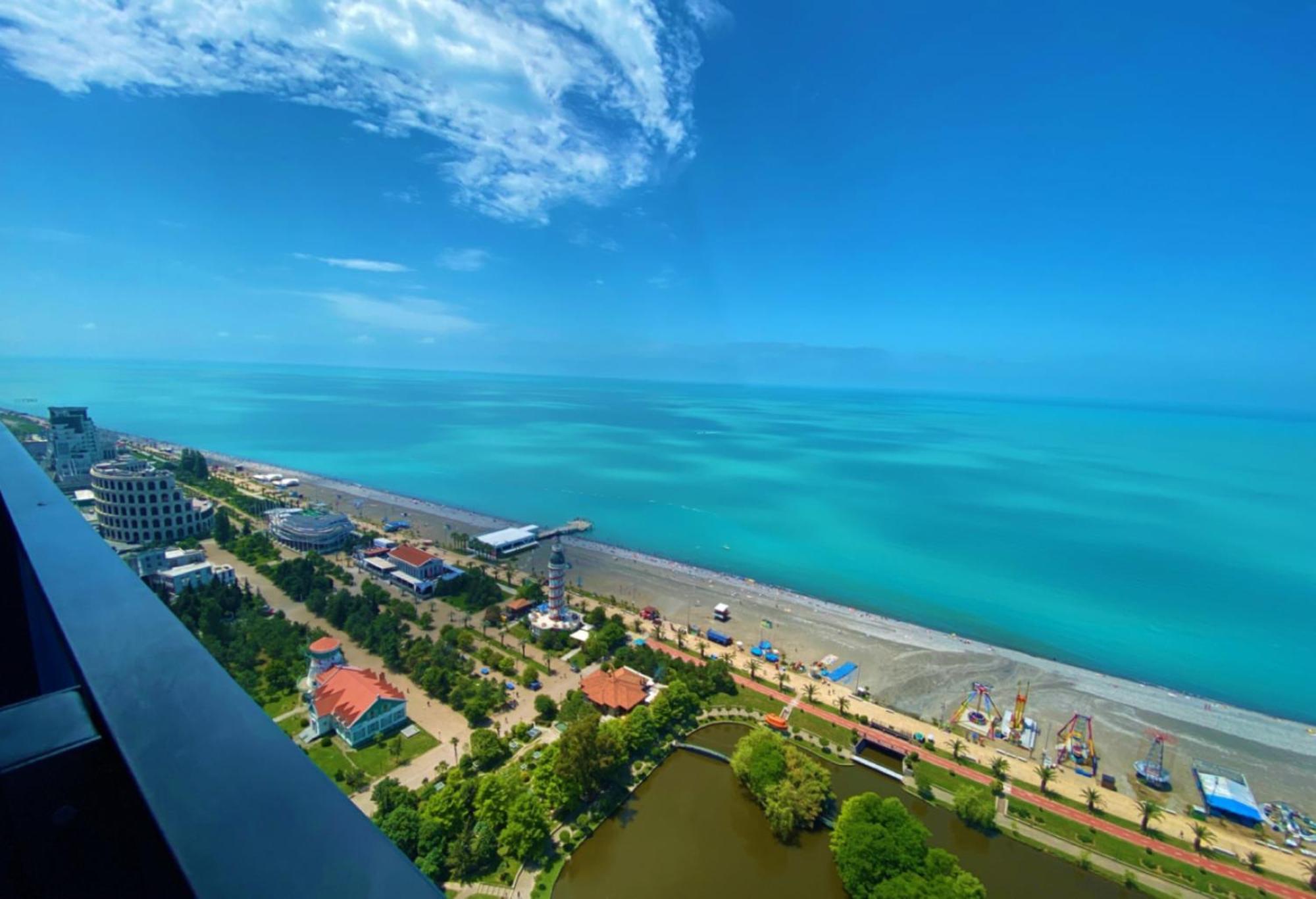 Elegance Sea View Aparthotel In Orbi City Batumi Bagian luar foto